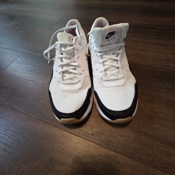 Nike Air Max White and Black Leopard Sneakers - Picture 5 of 6